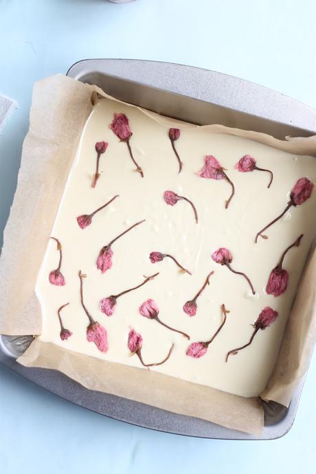 Tableta de chocolate blanco con sakura cherry blossom