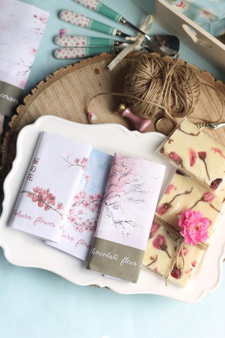 Tableta de chocolate blanco con sakura cherry blossom Tableta de chocolate blanco con sakura cherry blossom