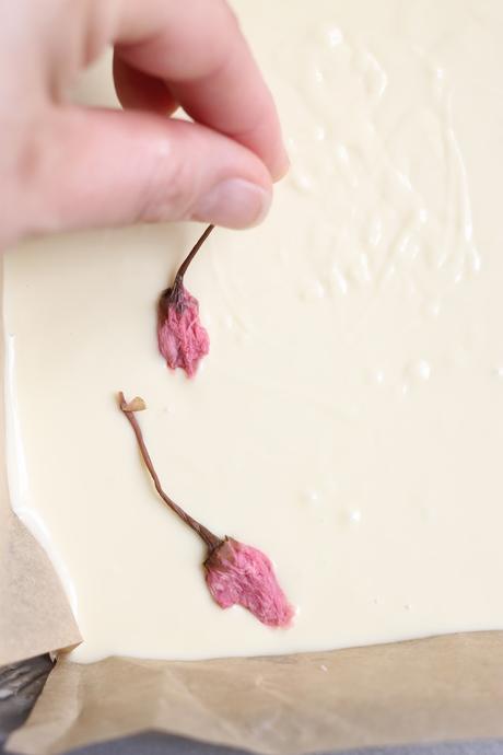 Tableta de chocolate blanco con sakura cherry blossom