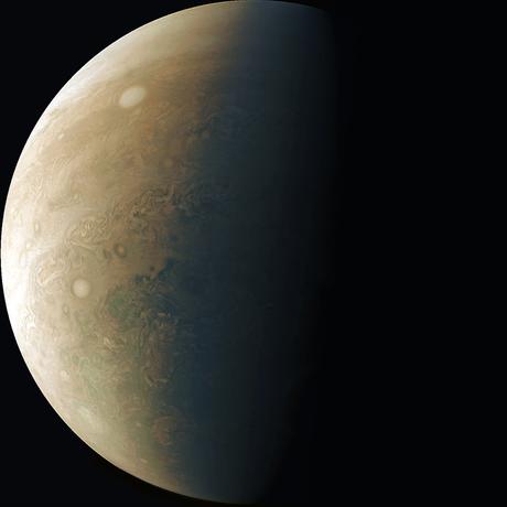 Las nuevas fotos de Jupiter parecen cuadros expresionistas abstractos Jnce 2016346 03c00118 V01 Axel