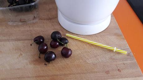 Fitcocho de chocolate blanco y cerezas