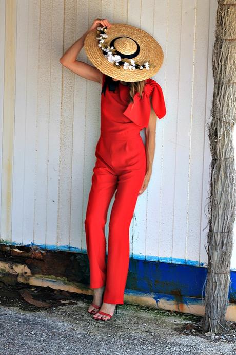 mono rojo , look de fiesta