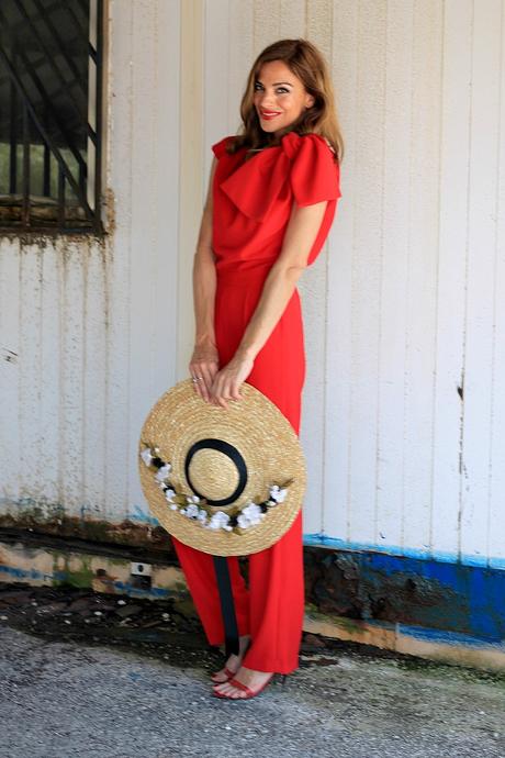 mono rojo , look de fiesta