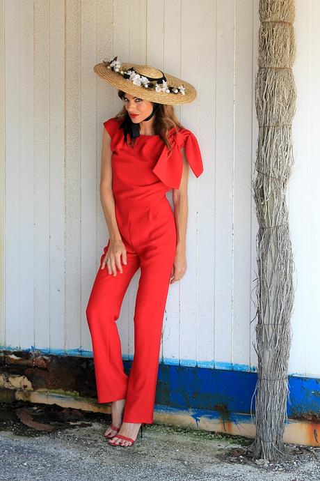 mono rojo , look de fiesta