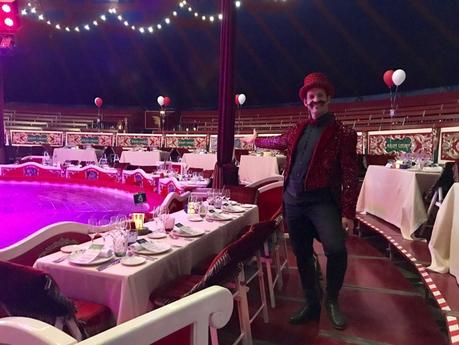 Cena espectáculo en la carpa del Circo Raluy Legacy