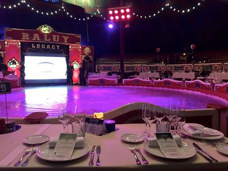 Cena espectáculo en la carpa del Circo Raluy Legacy