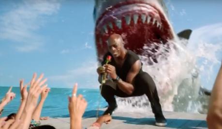 Cantante Seal es devorado por un tiburón