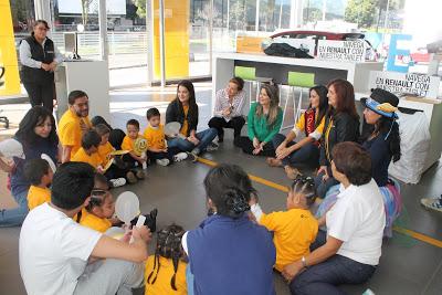 Renault celebra el Día del Niño con la caravana de la diversión