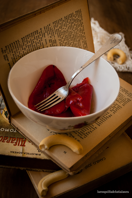 HUMMUS DE PIMIENTOS DEL PIQUILLO CON QUESO DE CABRA