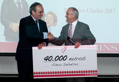 Premio Clarins a la Mujer Más Dinamizante del Año 2017 Y Su Compromiso con Aldeas Infantiles SOS Premio Clarins a la Mujer Más Dinamizante del Año 2017 Y Su Compromiso con Aldeas Infantiles SOS