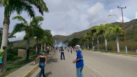 GNB reprime el plantón de estudiantes de la UDO-Nueva Esparta GNB reprime el plantón de estudiantes de la UDO-Nueva Esparta