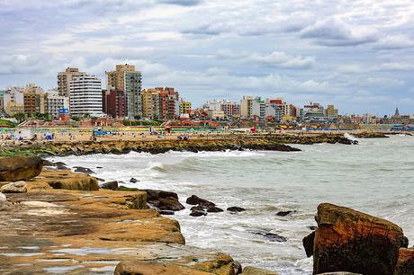 Vista desde la costa,el mar y la ciudad.