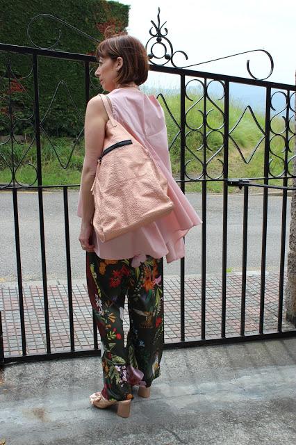 MIS LOOKS - BLUSA OVERSIZE Y PANTALÓN ESTAMPADO