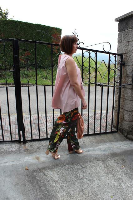 MIS LOOKS - BLUSA OVERSIZE Y PANTALÓN ESTAMPADO