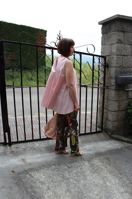 MIS LOOKS - BLUSA OVERSIZE Y PANTALÓN ESTAMPADO