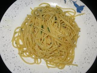 ESPAGUETIS CON ACEITE Y AJO (AGLIO E OLIO)