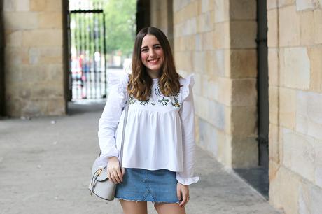 Outfit sencillo con falda vaquera