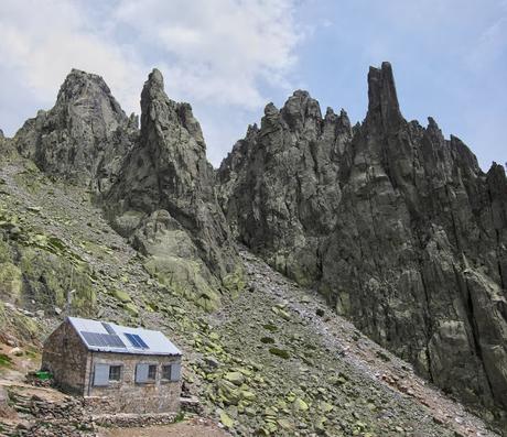 LA MIRA Y REFUGIO VICTORY (GREDOS)