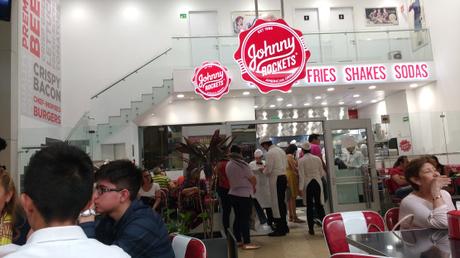 JOHNNY ROCKETS Y LOS “BENEFICIOS” DE LA MARCA