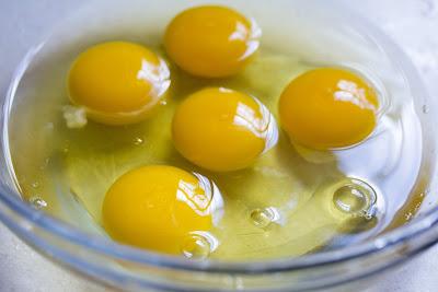 Huevos en un bol