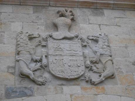 ESCUDO DE LOS RIVA – HERRERA EN EL PALACIO DE PRONILLO ESCUDO DE LOS RIVA – HERRERA EN EL PALACIO DE PRONILLO