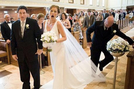 19 Divertidas fotos de bodas que NO fueron planeadas… 19 Divertidas fotos de bodas que NO fueron planeadas…