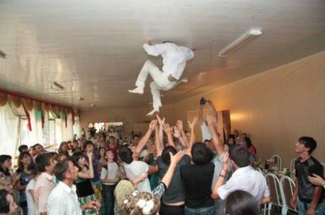 19 Divertidas fotos de bodas que NO fueron planeadas… 19 Divertidas fotos de bodas que NO fueron planeadas…