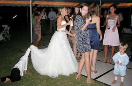 19 Divertidas fotos de bodas que NO fueron planeadas… 19 Divertidas fotos de bodas que NO fueron planeadas…