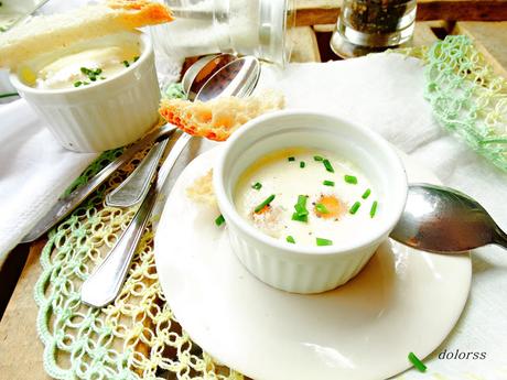 Crema de queso parmesano con huevos de codorniz Crema de queso parmesano con huevos de codorniz