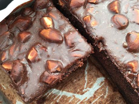 Texas sheet cake tarta con frosting cacao y almendras tarta con cobertura cacao tarta baja de cacao y almendras recetas delikatissen postres fáciles postres delikatissen postres americanos bizcocho de cacao Texas sheet cake tarta con frosting cacao y almendras tarta con cobertura cacao tarta baja de cacao y almendras recetas delikatissen postres fáciles postres delikatissen postres americanos bizcocho de cacao