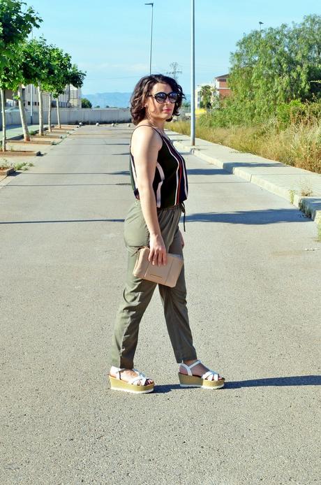 Camiseta de rayas y pantalon fluido Camiseta de rayas y pantalon fluido
