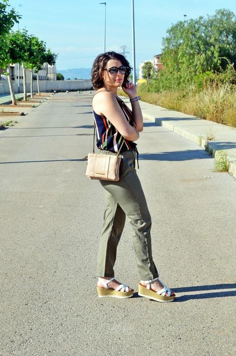 Camiseta de rayas y pantalon fluido Camiseta de rayas y pantalon fluido