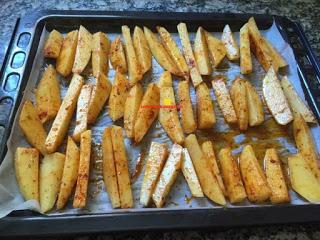 PATATAS EN GAJOS ADOBADAS AL HORNO