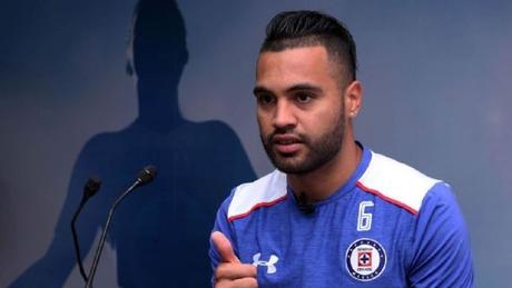 Cruz Azul compra a Velázquez hasta el 2019 Cruz Azul compra a Velázquez hasta el 2019