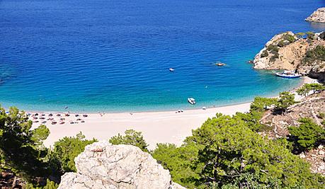 La playa de Apella en la isla de Kárpatos, Grecia playa apella isla karpatos