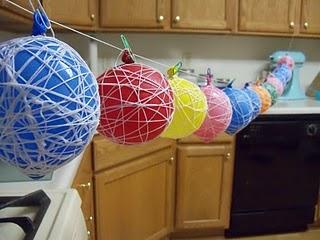 Hermosa manualidad con globos e hilos de colores Hermosa manualidad con globos e hilos de colores