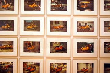 Gabriel Orozco. G orozco. Until you find another yellow Schwalbe, 1995 Un viaje en moto de Londres a Boadilla del Monte