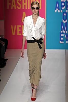 La camisa blanca para looks de oficina La camisa blanca para looks de oficina