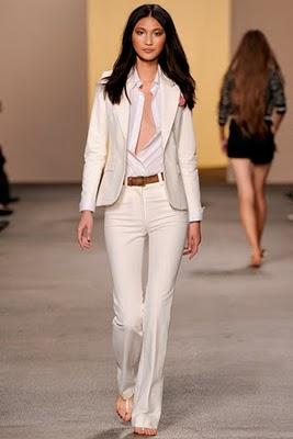 La camisa blanca para looks de oficina La camisa blanca para looks de oficina