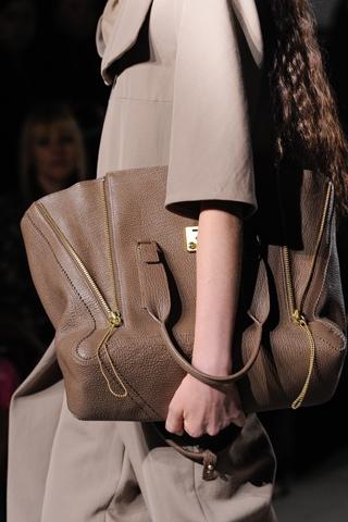 Shoes and Bagg - Milan Fashion Week  2.011