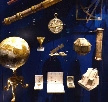 Reloj solar rombicuboctaédrico en Stuttgart Reloj solar rombicuboctaédrico en Stuttgart