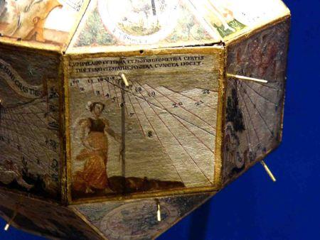 Reloj solar rombicuboctaédrico en Stuttgart Reloj solar rombicuboctaédrico en Stuttgart