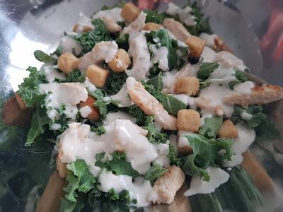 ENSALADA CESAR DE KALE