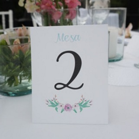 ¿Cómo hacer números de mesas para tu fiesta?