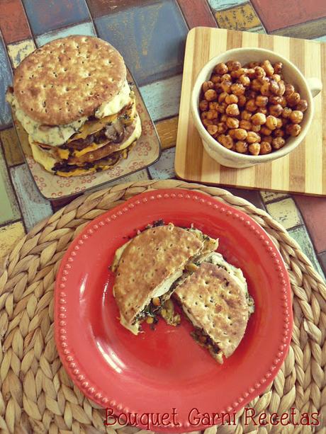 Sándwich gratinado de acelga, hongos y huevo