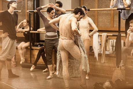 Balmain diseña para el ballet de la Opera de Paris