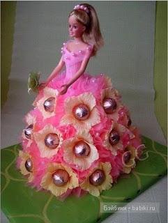 Aprende cómo hacer un centro de mesa con barbies y chocolates Aprende cómo hacer un centro de mesa con barbies y chocolates