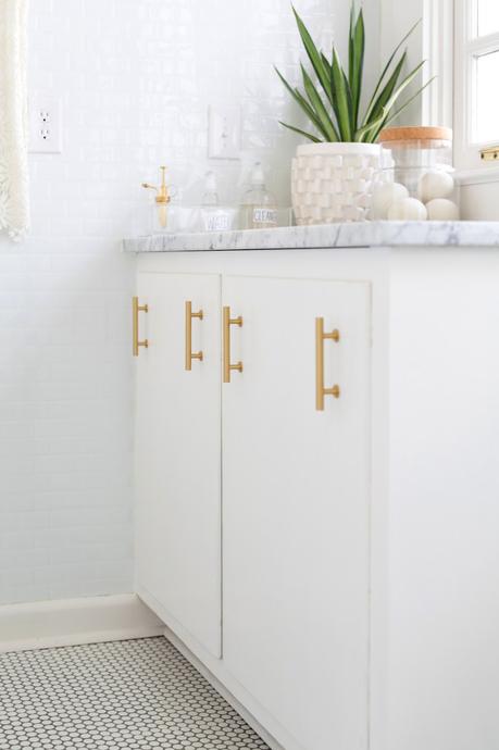 reforma lavandería puerta mint azul grifo dorado decoración lavandería decoración laundry room decoración cuarto colada before after decor antes después decoración reforma lavandería puerta mint azul grifo dorado decoración lavandería decoración laundry room decoración cuarto colada before after decor antes después decoración