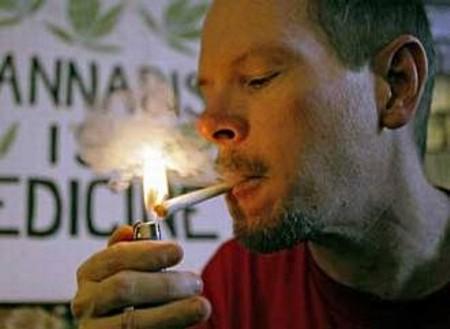 Rompiendo estereotipos sobre los fumadores de marihuana