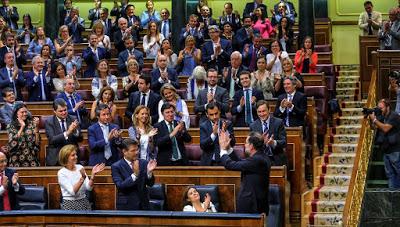 Los cargos públicos españoles que más cobran y los bancos que financian la industria militar. Los cargos públicos españoles que más cobran y los bancos que financian la industria militar.